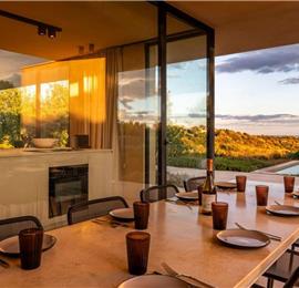 4 bedroom villa with infinity pool and sea views near Noto, Sicily, sleeps 8